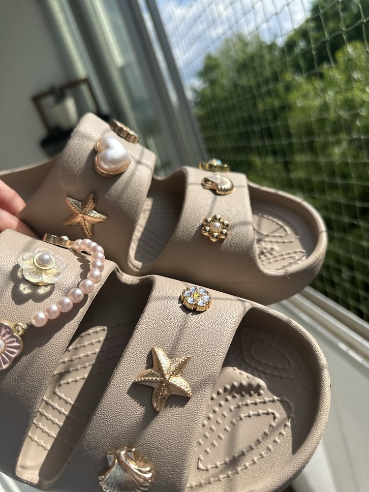 Crocs baya platform beżowe beż przypinki przypinka r. 39