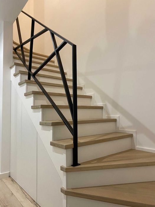 SCHODY drewniane , stalowe .