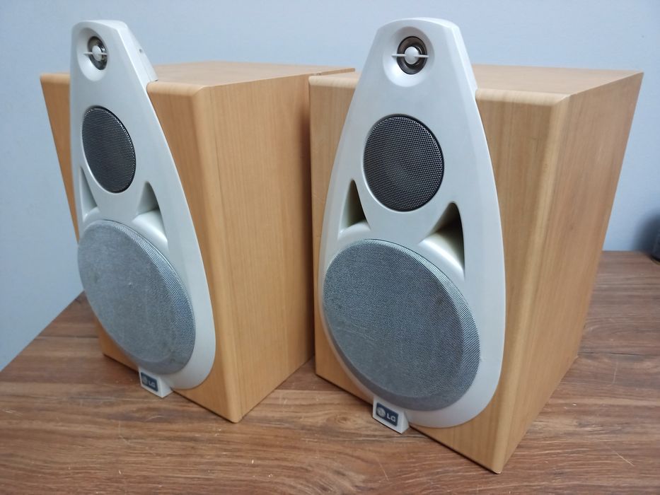 Kolumny stereo podstawkowe LG-FE 3030