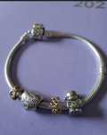 Pulseira Pandora original com contas