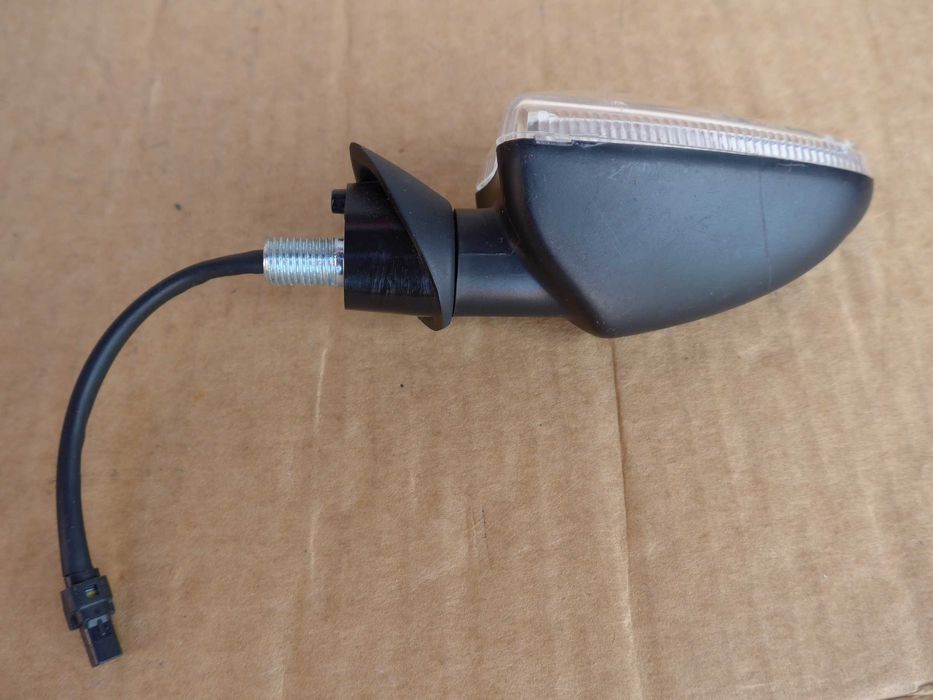 Piaggio MP3 300 Yourban KIERUNKOWSKAZ lewy przód
