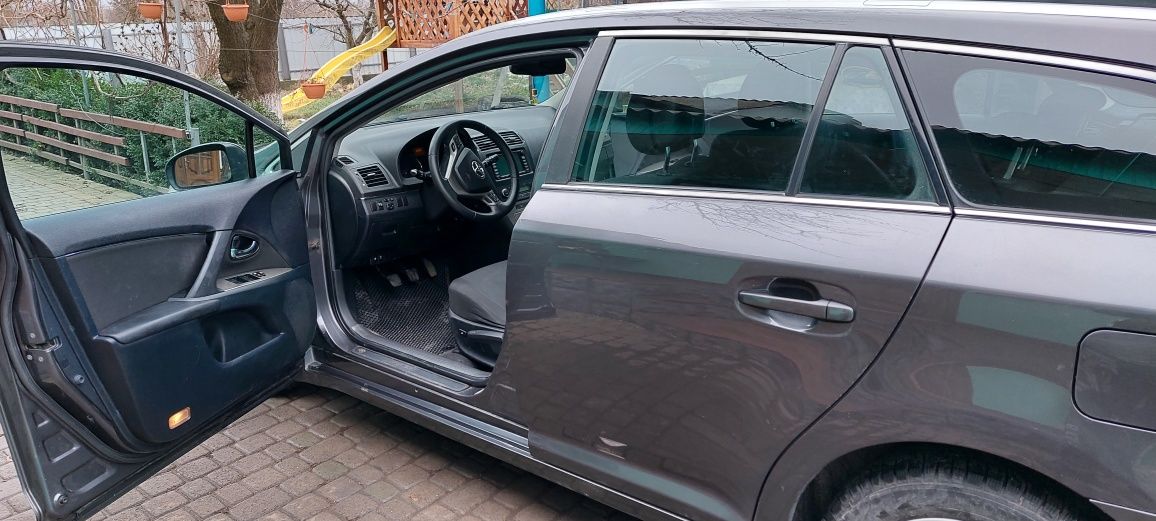 Продам Toyota Avensis T27
