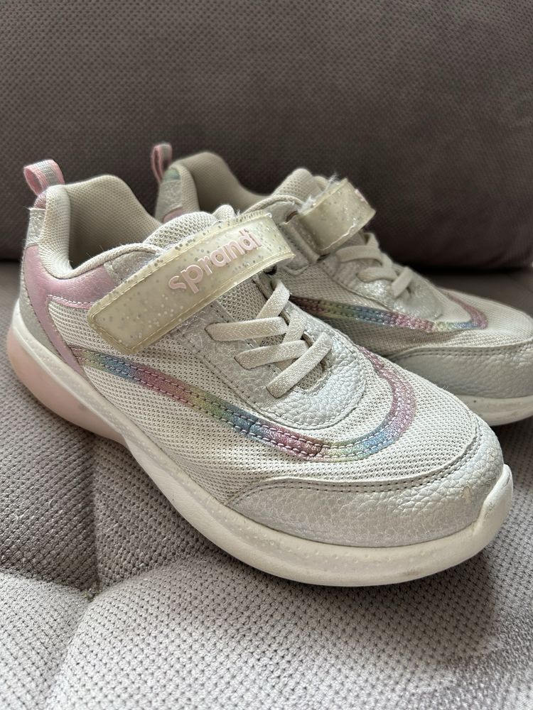 Sneakersy na rzepy z migającymi diodami Sprandi rozm. 33