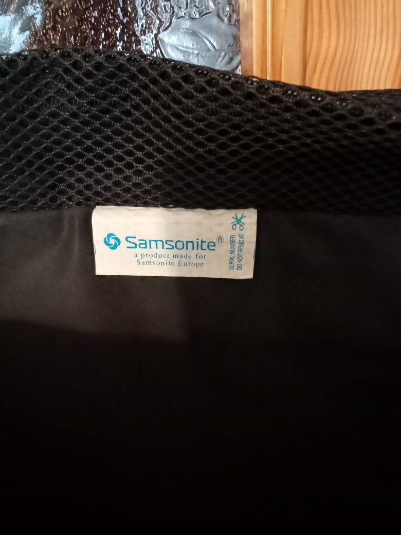 Świetna torba na laptopa, Samsonite.