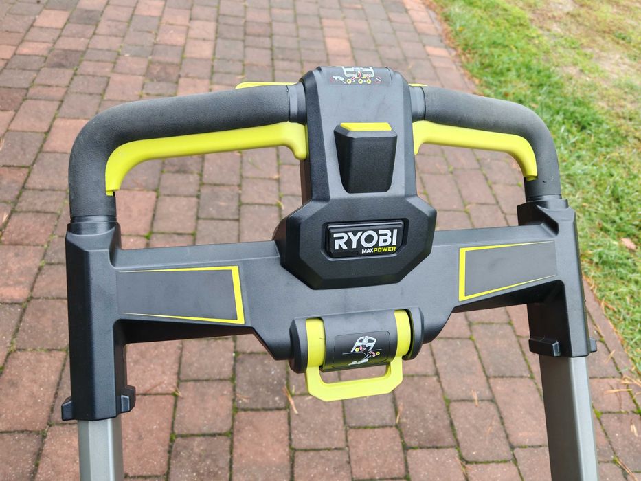Kosiarka RYOBI - akumulatorowa z napędem o szerokości koszenia 53 cm