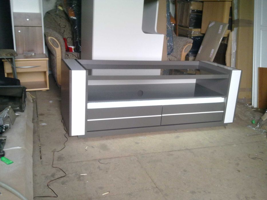 Linn Nowa Szafka pod telewizor (144x50x50, połysk,oświetlenie led)