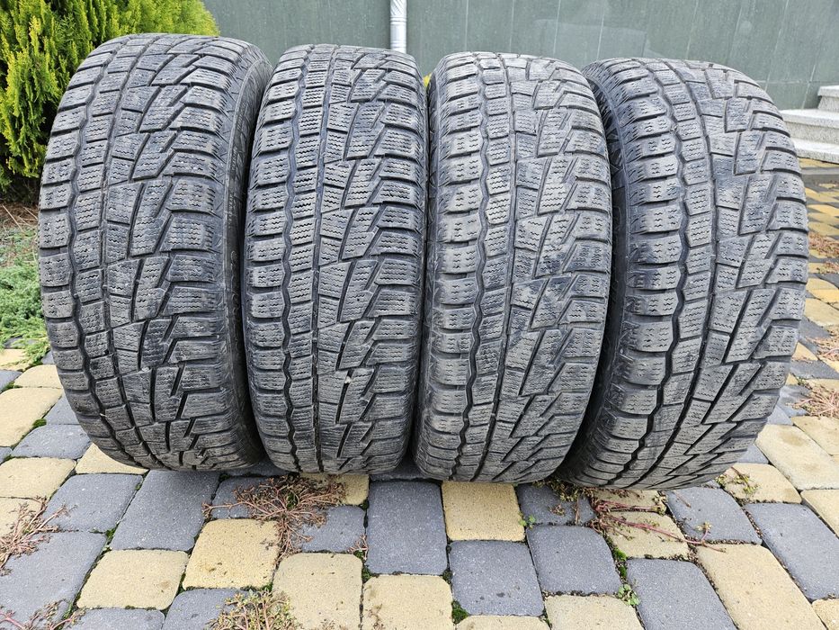 Шини зимові 205/60/R16