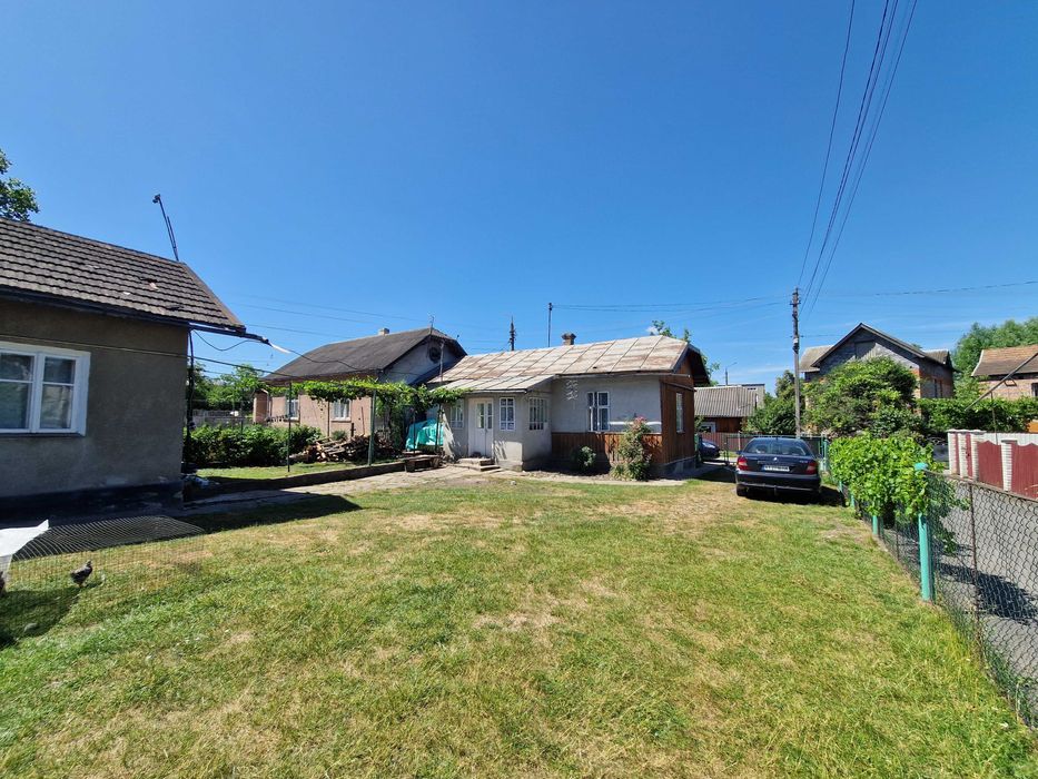 Продається будинок в центрі приміського селища Ямниця