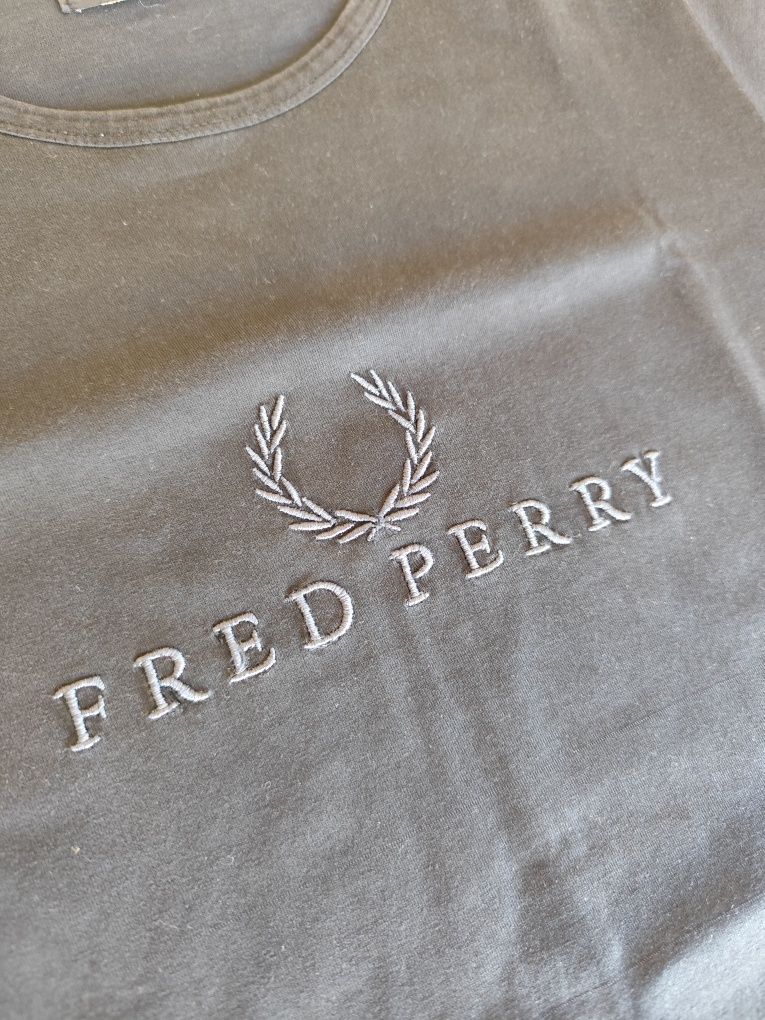 T-shirt Preta Fred Perry Original - Bordada