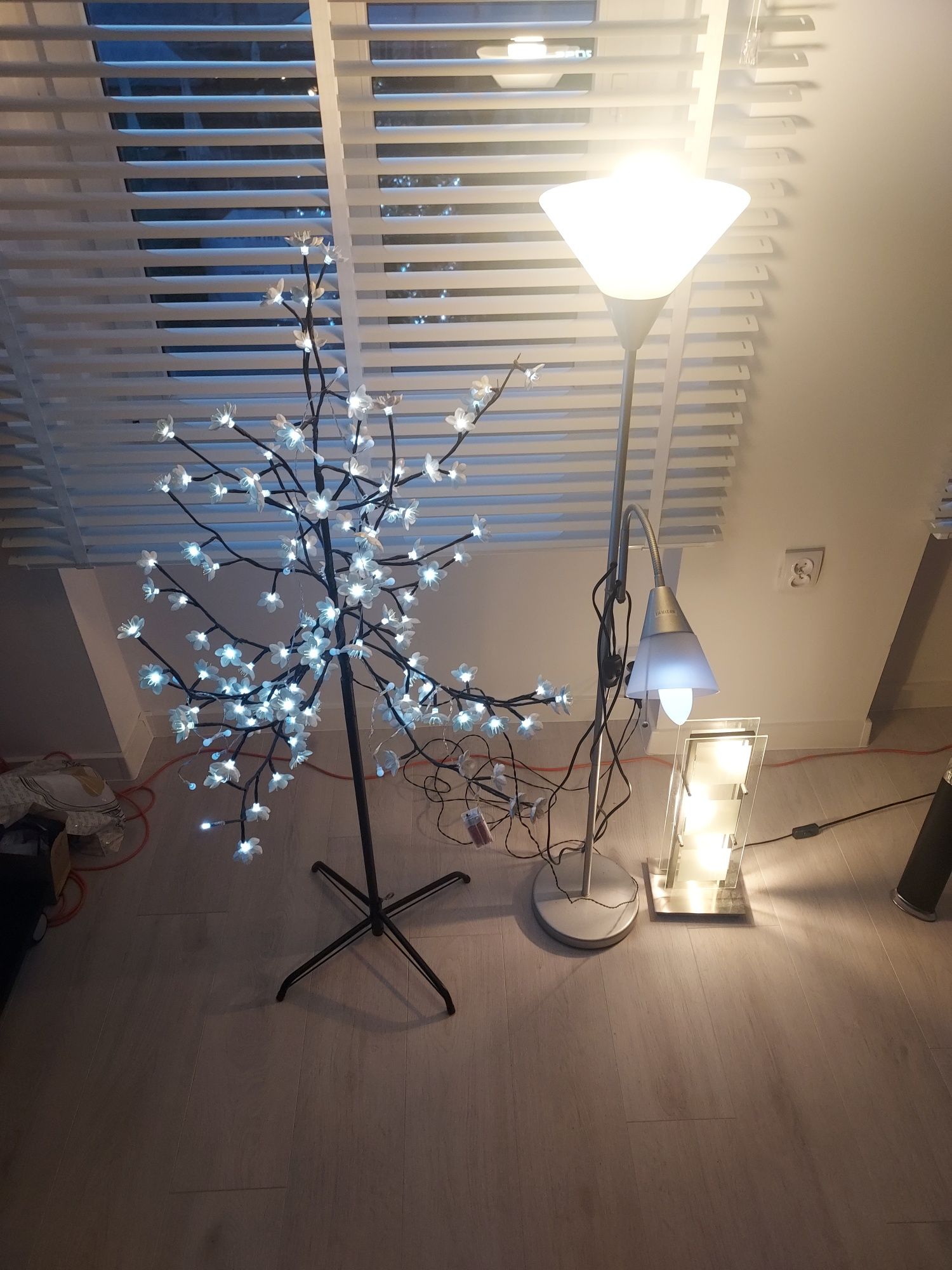 Lampy oświetleniowe stojące