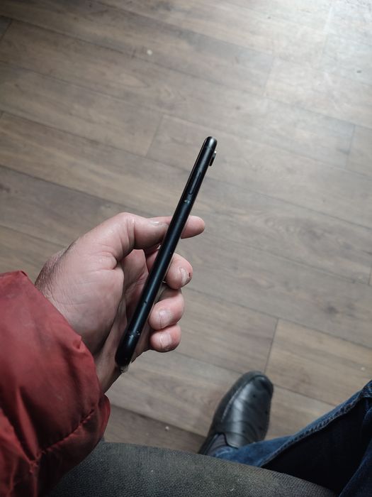 iPhone XR читайте описание