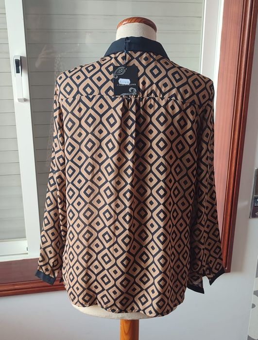 Camisa Cashew Flowr, castanho/preto - Nova

- Tamanhos: 44

Os portes