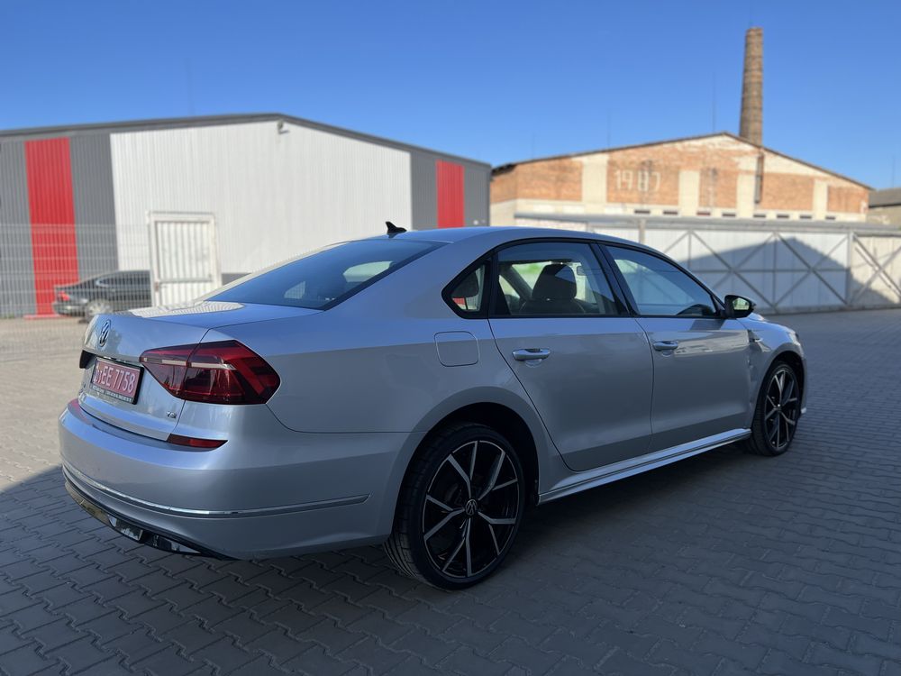 Volkswagen Passat B8 USA R-Line 2.0 Бензин 2018 57тис км