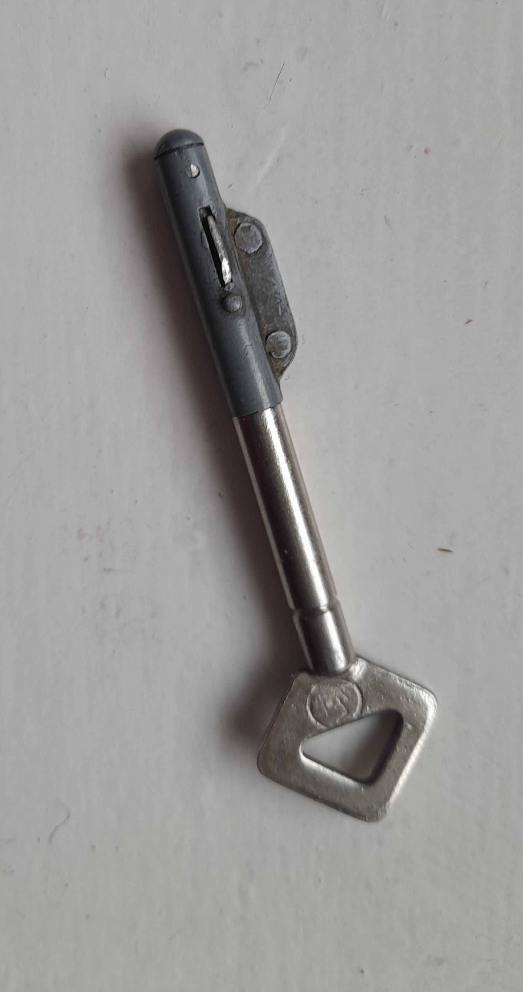 Antyzłodziejski klucz z wkładką ("Zuhalt")
