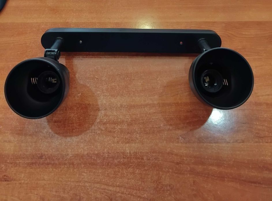 Focos de luz metal preto