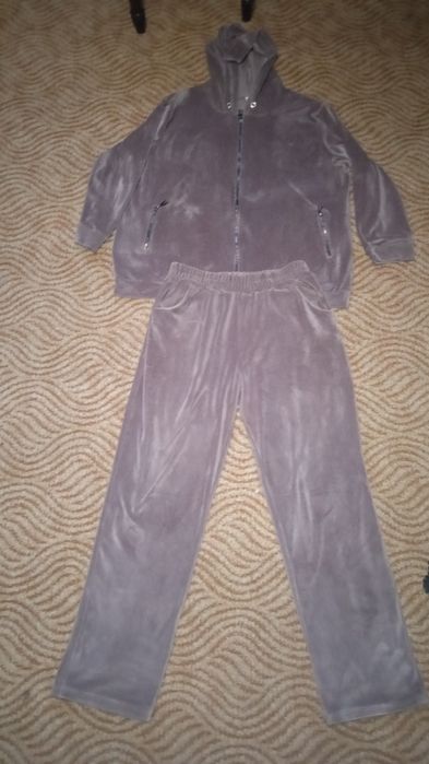 Велюровий костюм жіночий