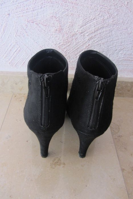 Botki, buty na obcasie rozmiar 38. Deichmann