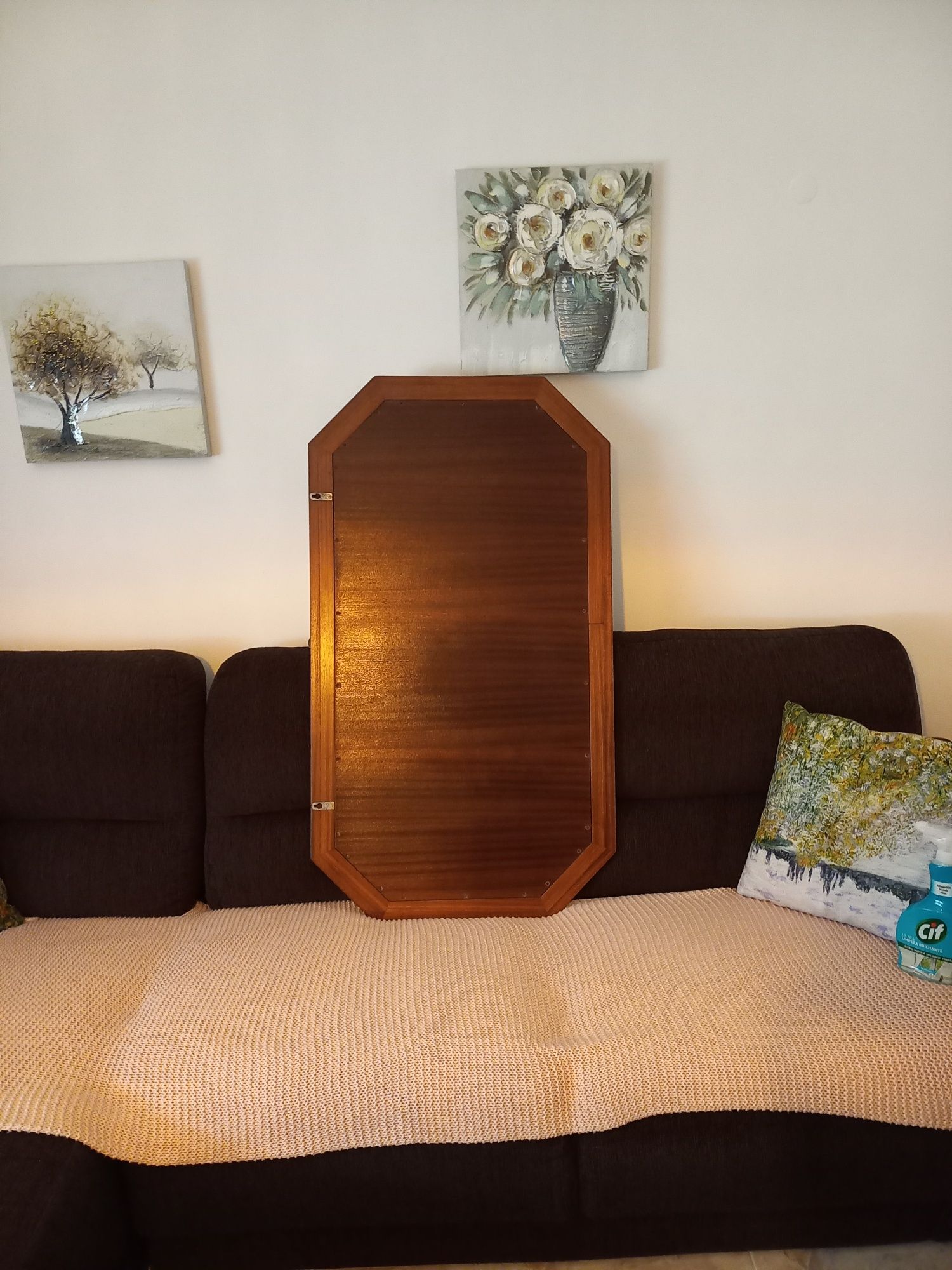 Vendo  espelho  de sala com moldura  em madeira de mogno maciça