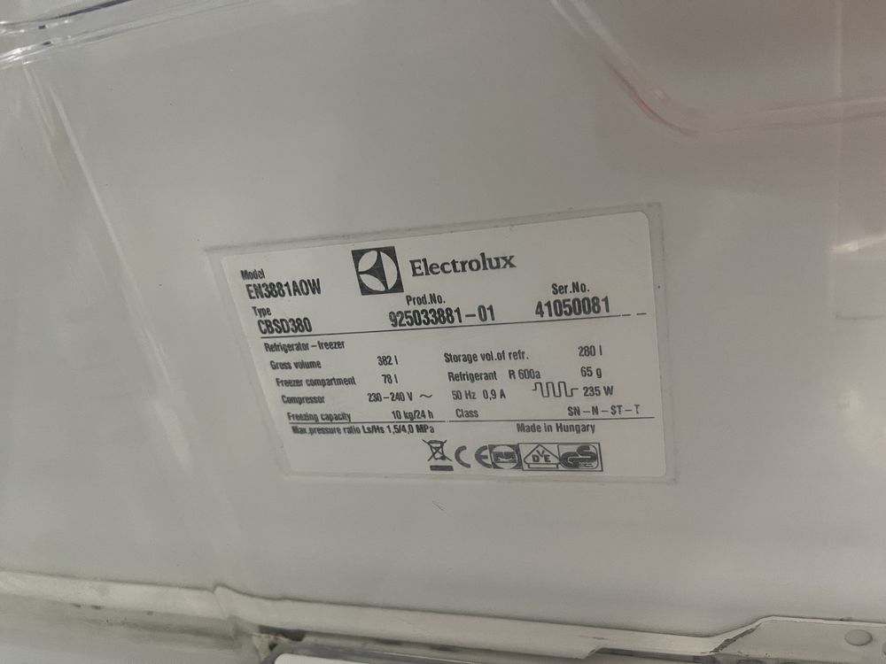 Холодильник Electrolux 2 м   No Frost