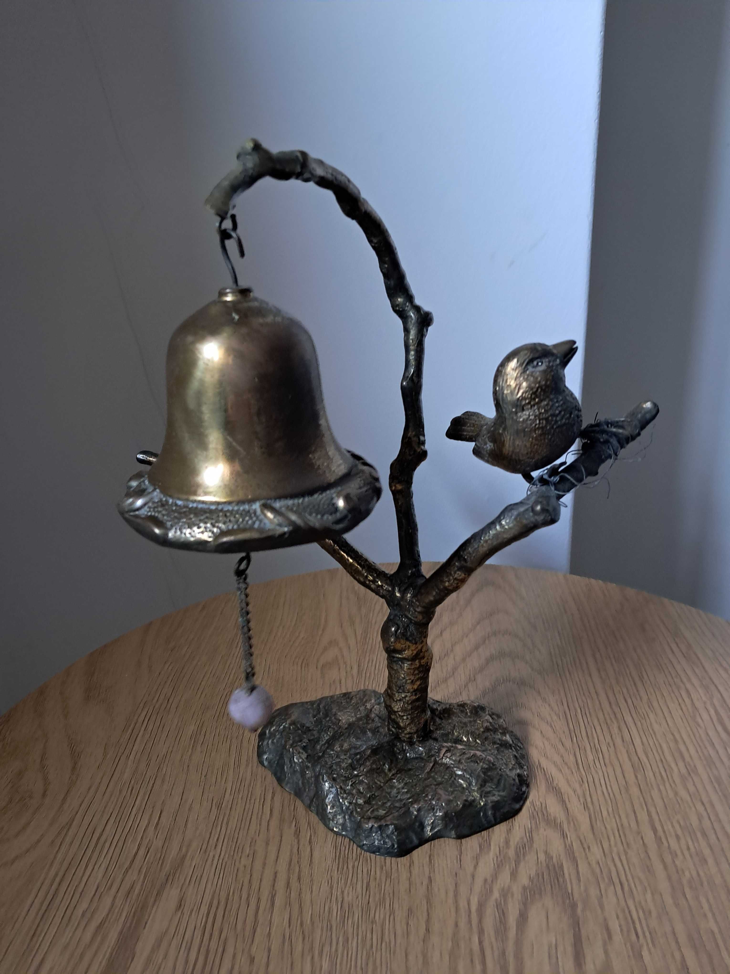 Sineta de mesa em metal