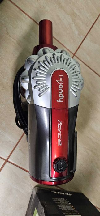 Odkurzacz pionowy cyklonowy przewodowy ARIETE 2761 moc 600W