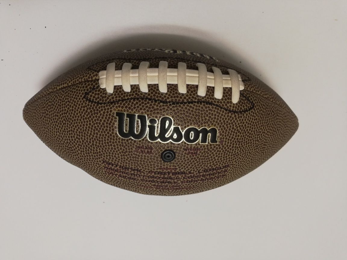 Bola de futebol americano NFL da marca Wilson