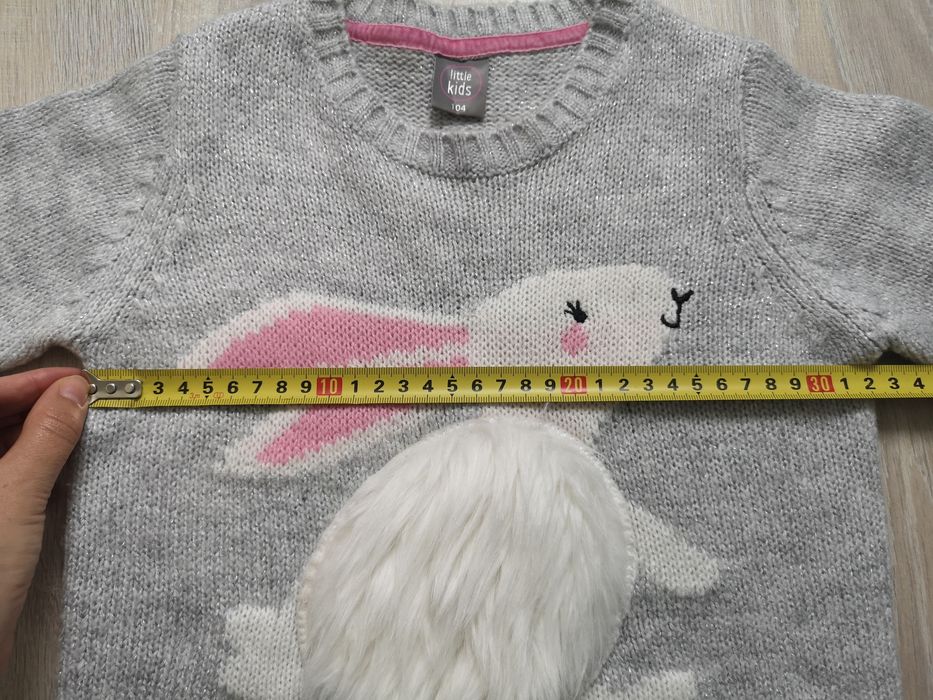 Sweter dziewczęcy rozm. 104