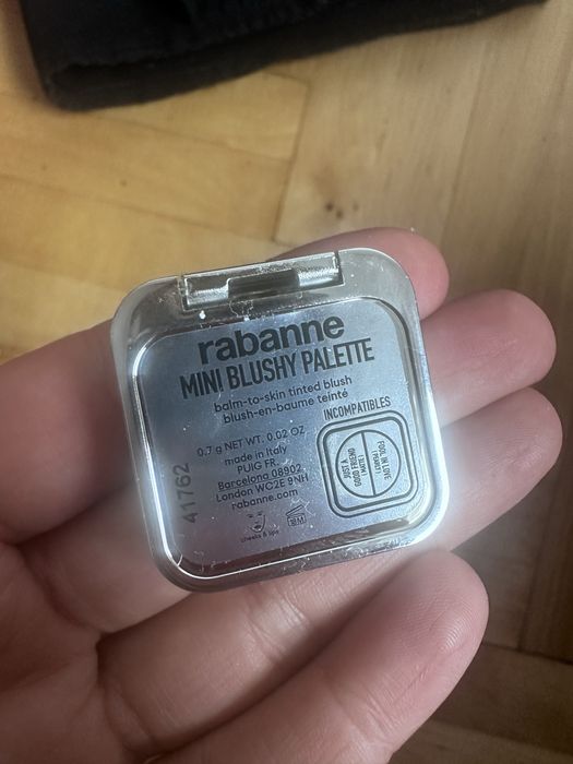 Rabanne Mini Blushy Palette-Koloryzujący róż w formie balsamu