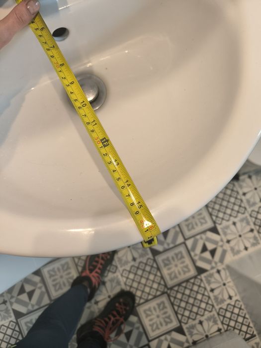 Szafka łazienkowa z umywalką i bateria