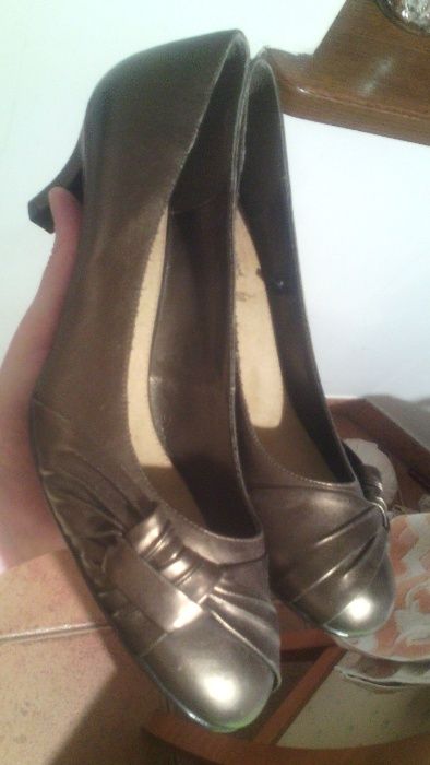 nowe skórzane pantofle damskie rozmiar 42