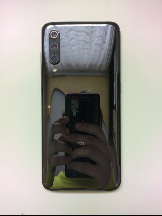 Xiaomi Mi 9 як новий, батарея 125% нова, торг обмін