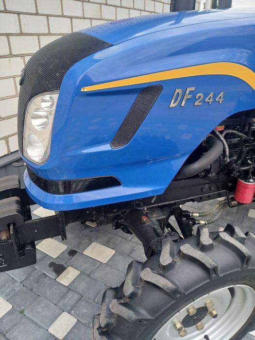 Трактор донгфенг 244 .