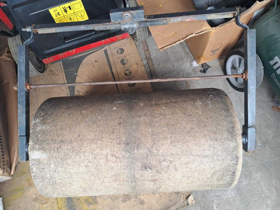 Wynajem  niwelatora terenu  wraz z walcem oraz  siewnikiem