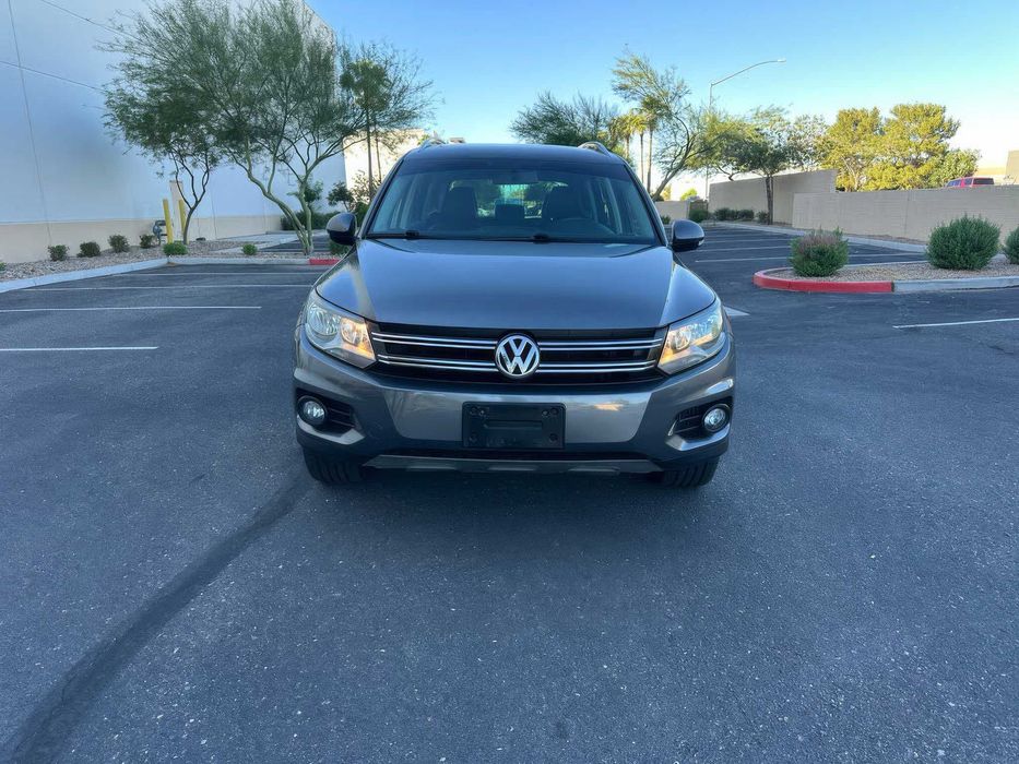 Volkswagen Tiguan SE      2015
