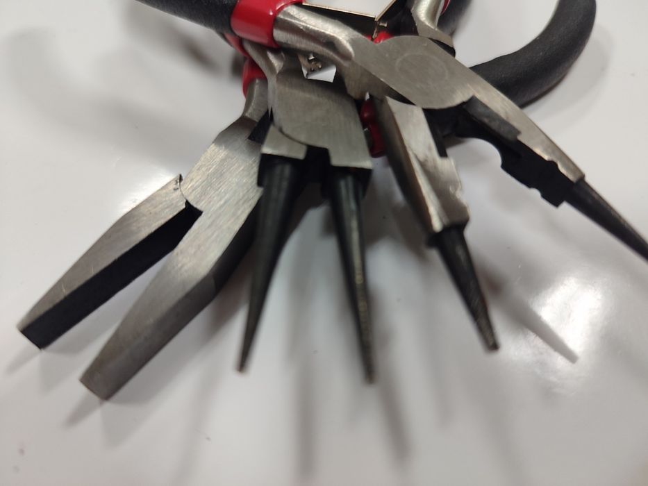 Набор инструмента для изготовления и ремонта украшений.