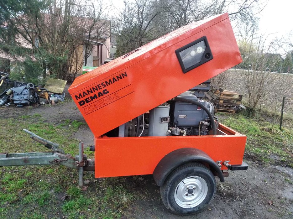 Zestaw do Piaskowania Kompresor śrubowy i Piaskarka