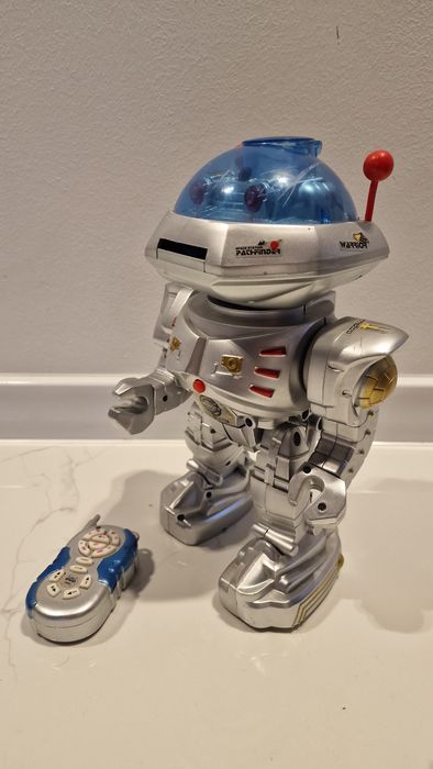 Robot na pilota tańczy śpiewa,  porusza się ok 30cm wysokości prezent