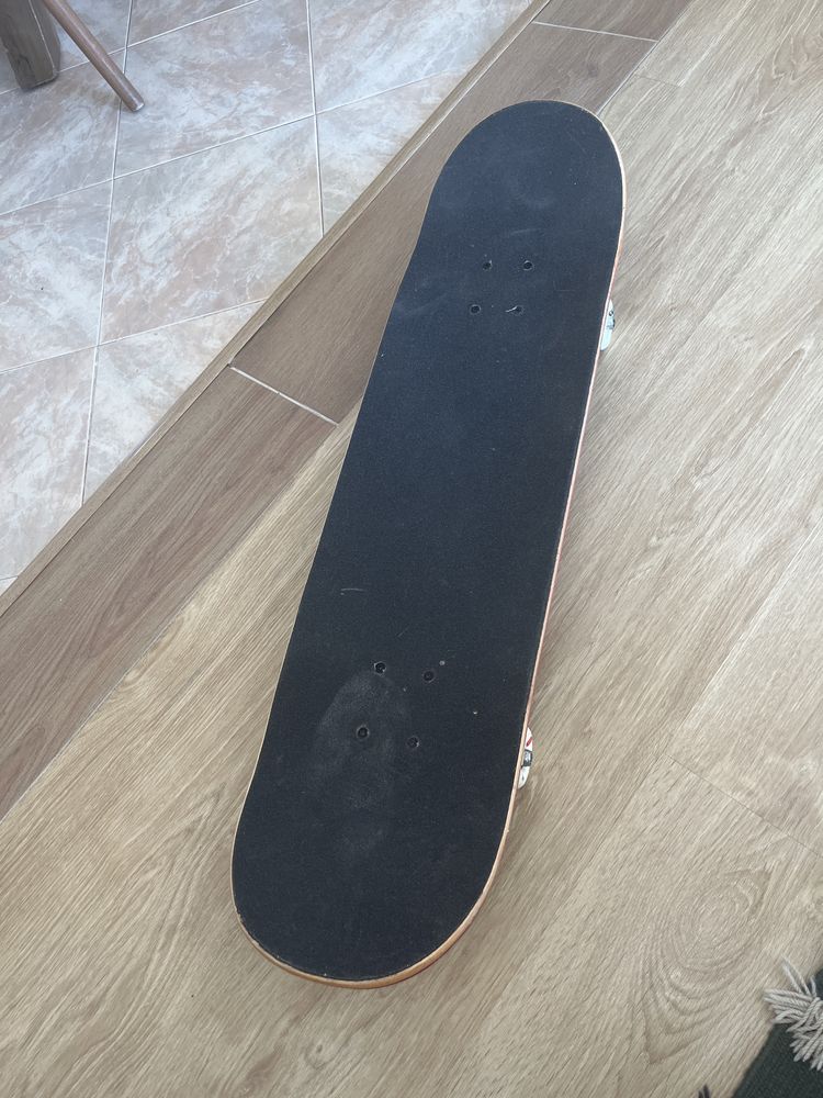 Skate board com capatecete e proteções