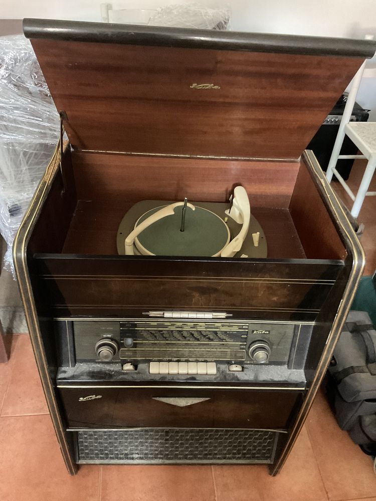 Radio / telefonia antiga, com Gira-discos, marca Kuba