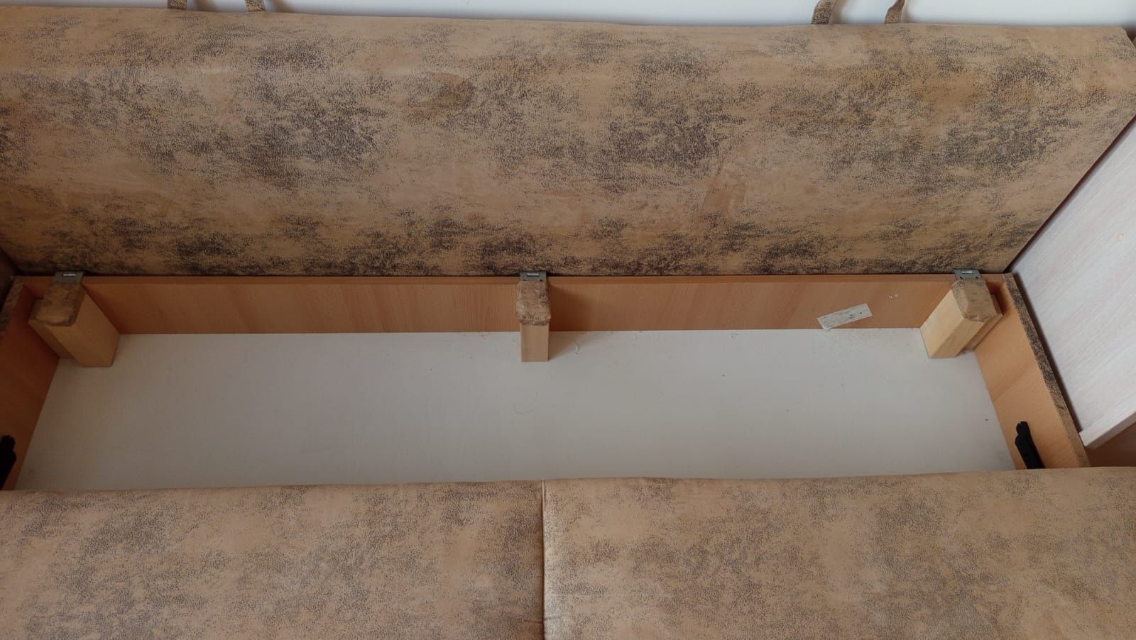 Sofa, kanapa z funkcją spania.