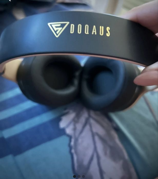 Vendo phones Doqaus pretos dourados, nao usados