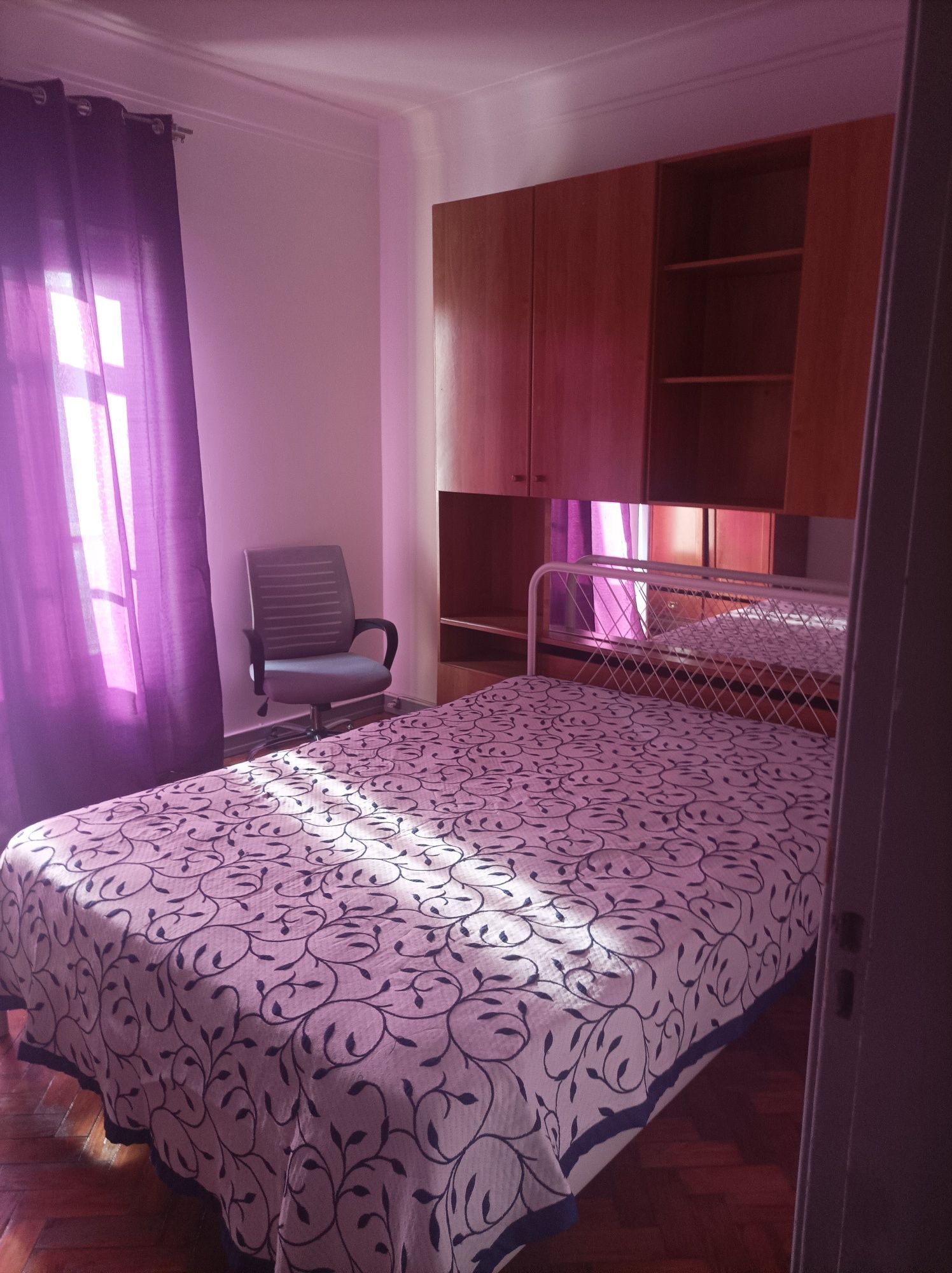 Vendo cama com colchão casal