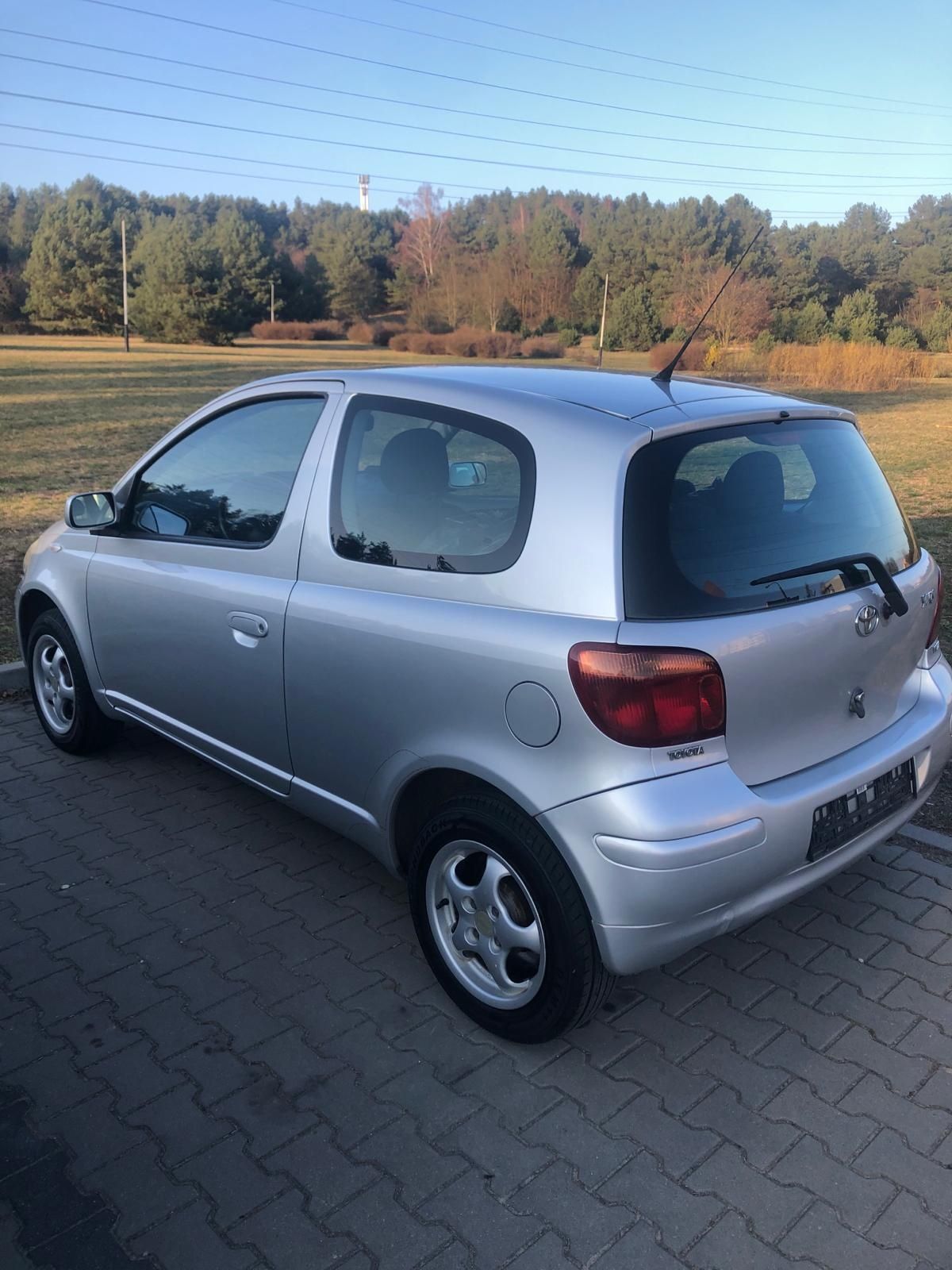 Toyota yaris 1.0 2004 rok