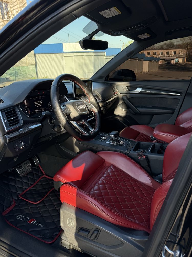 Audi SQ5 2017 рік