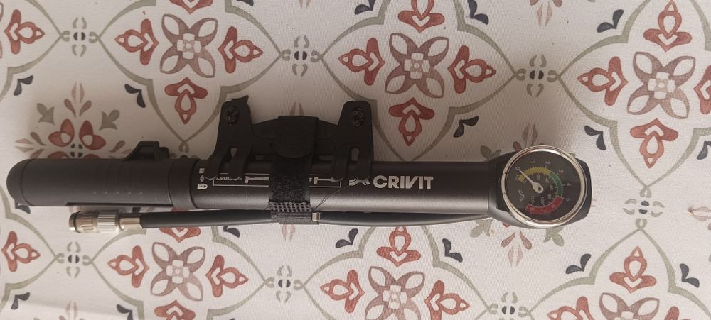 Bomba para bicicletas e outros