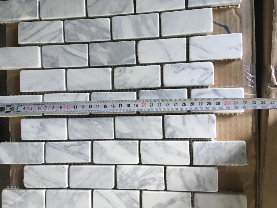 Oryginalny włoski marmur carrara - mozaika - jodełka - wzory - kamień