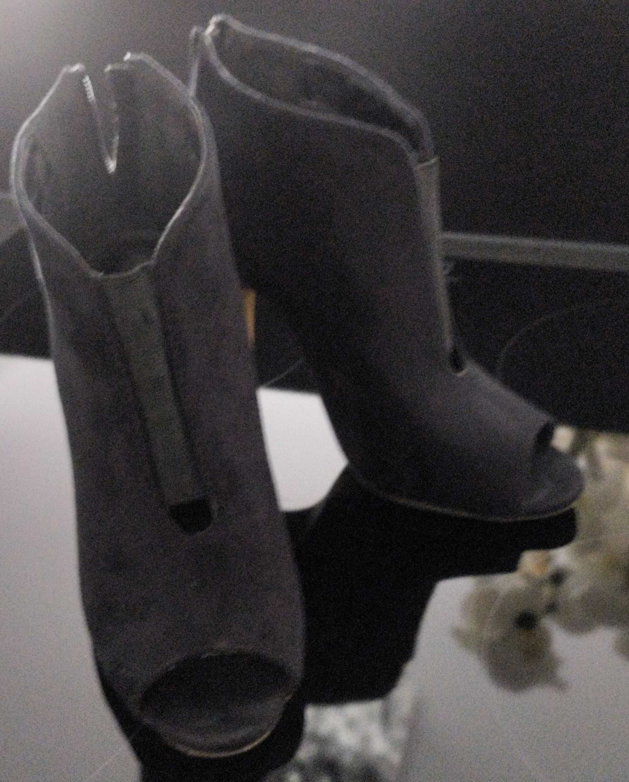 Botki z odkrytym palcem