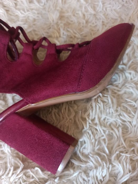 Босоніжки у відмінному стані 35 розміру