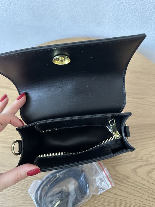 Стильні сумочки в бежевому, чорному та рожевому кольорах