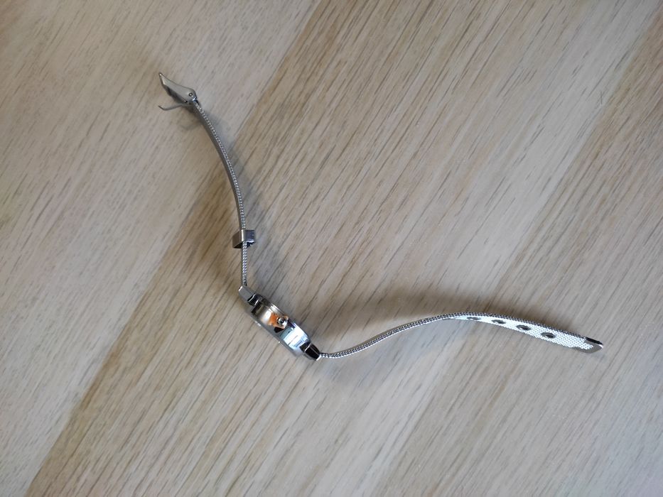 Sprzedam nowy zegarek damski.